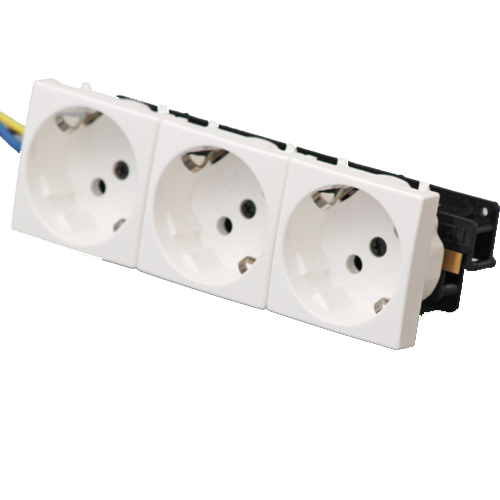 45 x 45 Grounded Wall Socket  Triple - CA.10202